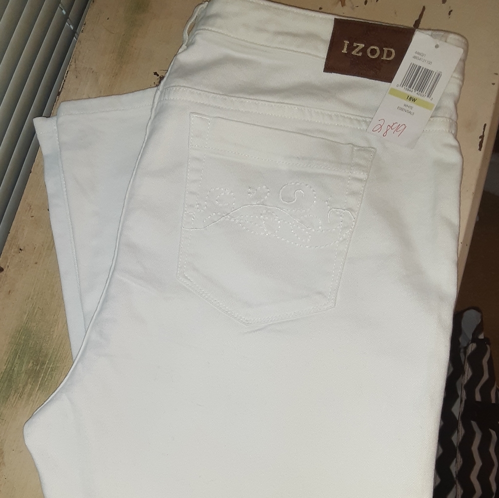 BNWT IZOD white bootcut jeans